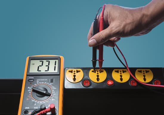 canva measure the ac voltage of 230 volts from the power outlet. MAEpnXrK U