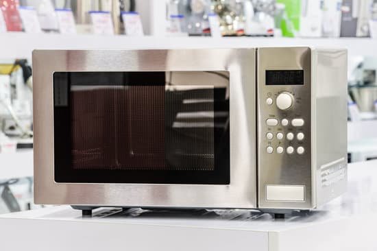 canva microwave oven in retail store MADBmF850TI