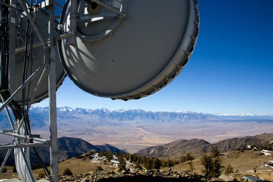 canva microwave tower MAEEv0q2O4k