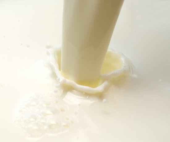 canva milk MAC 6Z5NOL4