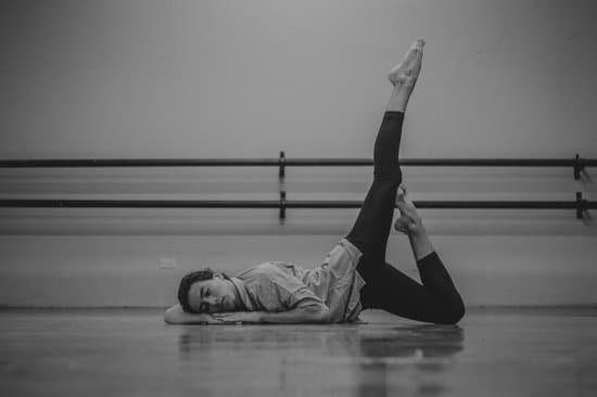 canva monochrome photo of ballet dancer MADyRc7Iojg