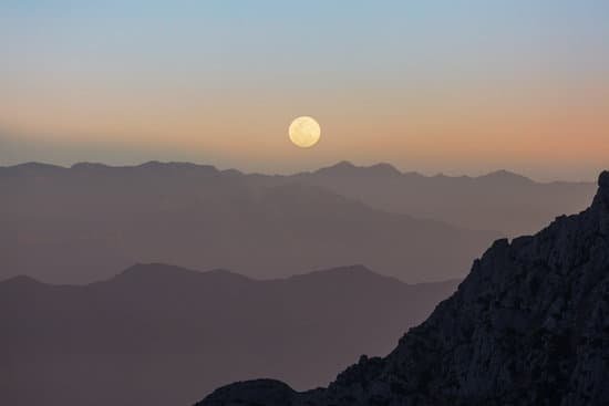 canva moon MAD0E6qCP18