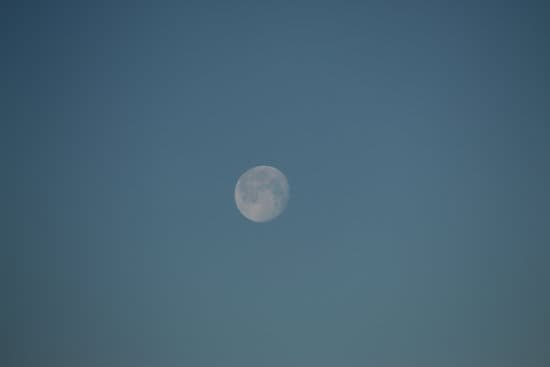 canva moon MAD3E5Ms9mc