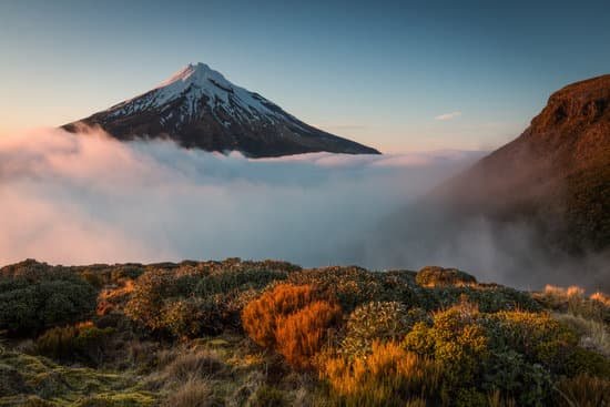 canva mountain top at daylight MADiYAAM6ow