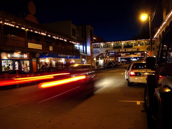 canva moving cars in the road at night MAEFkV6FVpU