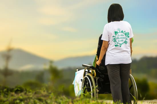 canva nurse caring for an elder in wheelchair MADQ42WZegI