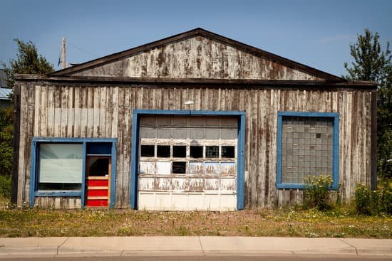 canva old garage MAC8j1Xk 3Y