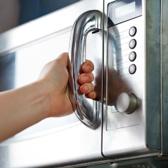 canva opening of microwave oven door MADBo w7FSg
