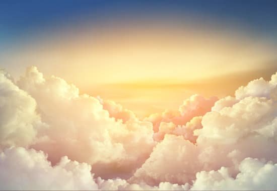 canva paradise sky background with large clouds MADesSroKC4