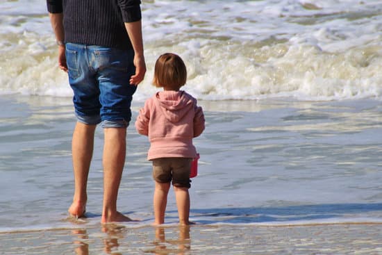 canva parent and kid on the beach MADQ5YpvZW8