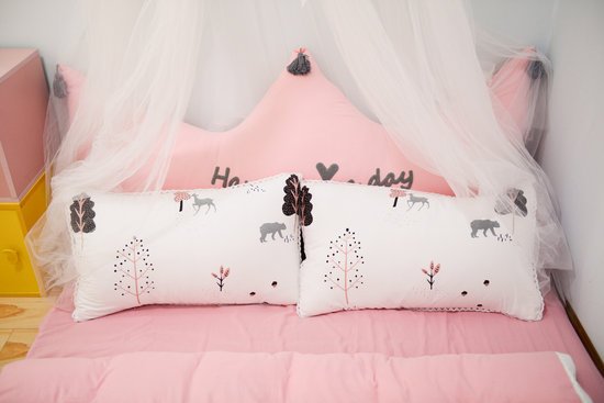 canva photo of two pillows on the bed MADGyXWWZfI