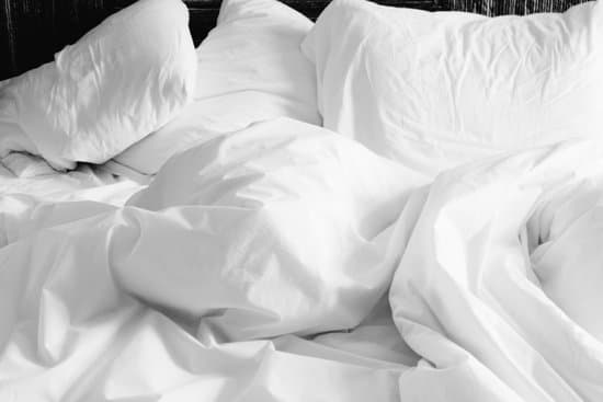 canva pillows on bed MAEEFfLJBC8