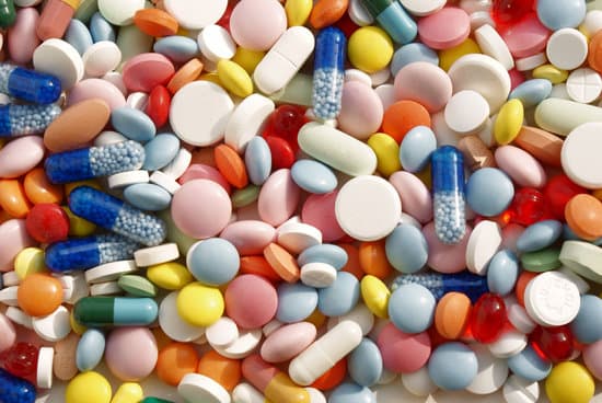 canva pillsvitamins and capsules
