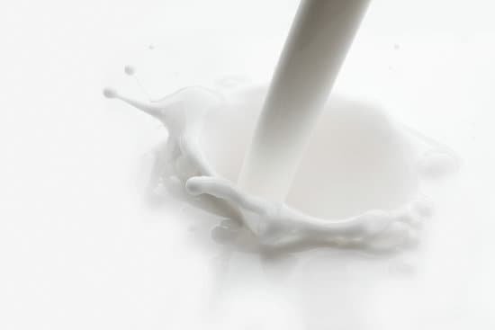 canva pouring milk splash MADesVPCARM