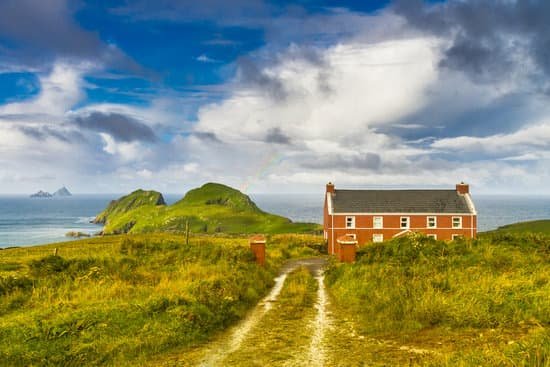 canva puffin island skellig islands MADBqlz6ZUU