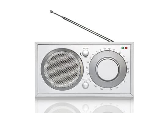 canva retro radio MAC8ityFgHs