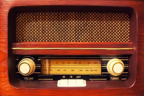 canva retro radio MADarhmiiTI