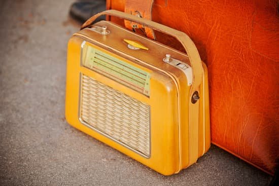 canva retro radio MAEEW0qacwA