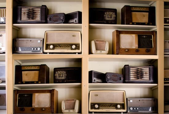 canva retro radios on a shelf MADQ5vagY o