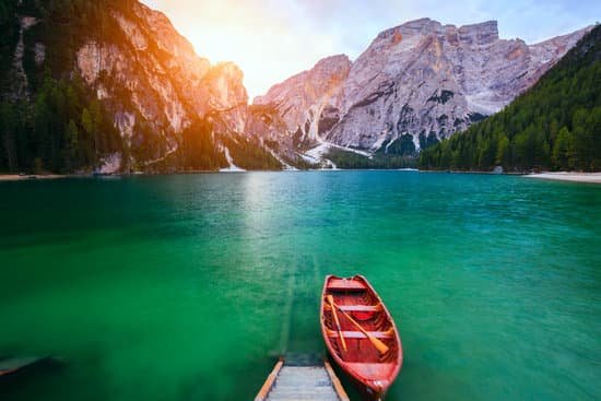 canva scenic view and boat on the braies lake MAD6u d opE