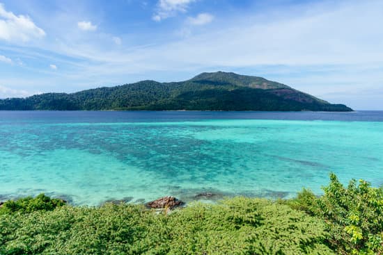 canva scenic view of island MAEPy82 KP4
