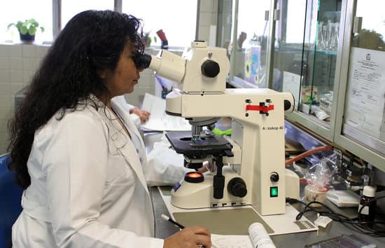 canva scientific woman using microscope MADQ5BfFnXg