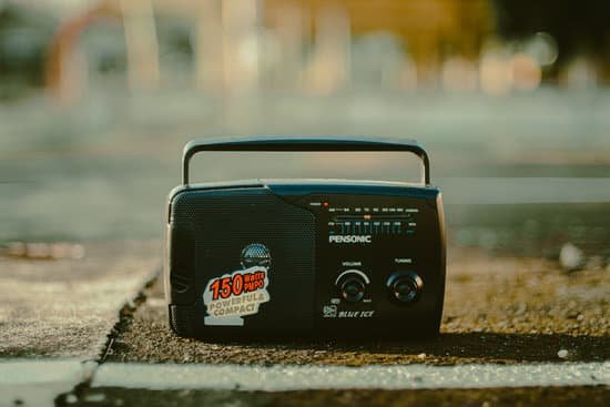 canva shallow focus photo of an old radio MADyRBbvnTY