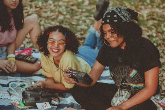 canva shallow focus photo of woman holding black am fm radio MADwTNyIAIA