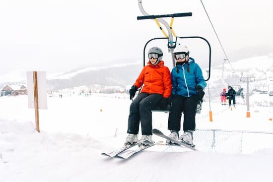 canva ski skiing skiers on ski lift MADSwSvbDqY