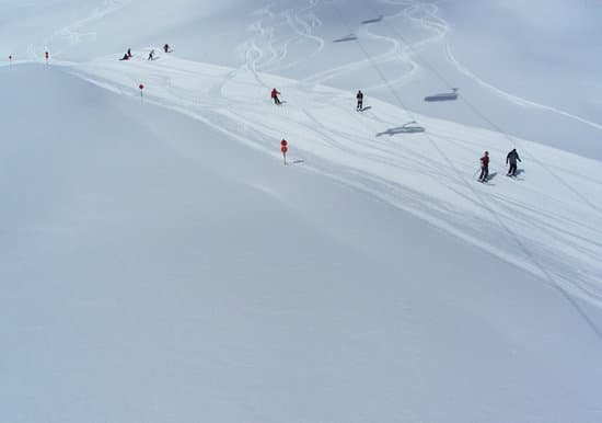 canva skiing MAC6TMnE9nk