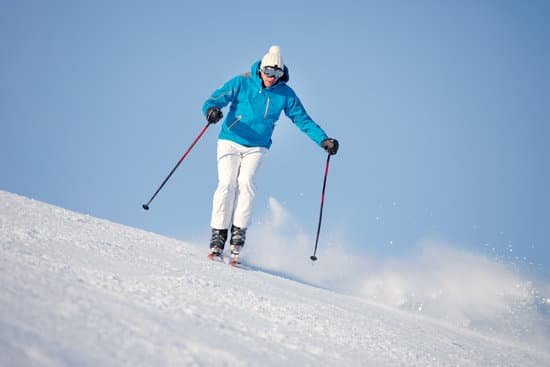 canva skiing MAEEuKGhADQ