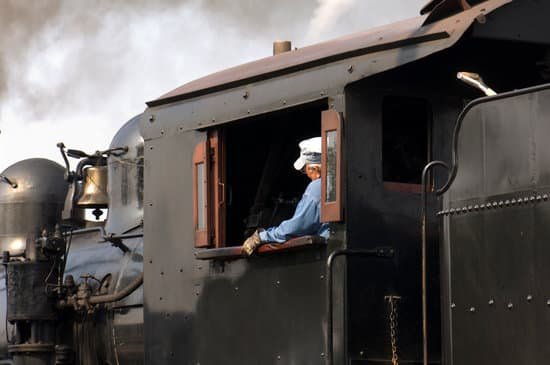 canva steam engine train engineer MAEJHlL9934