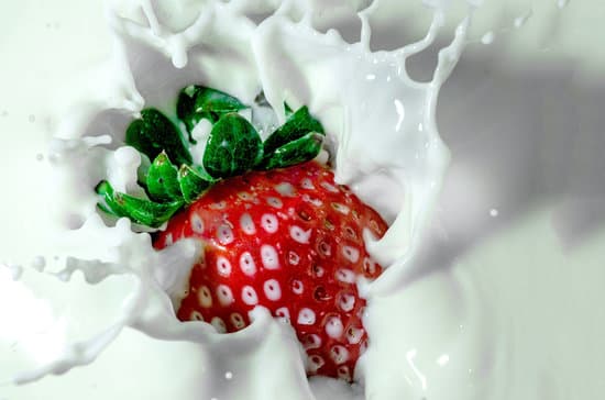 canva strawberry splashing into milk MADQ41klp8M