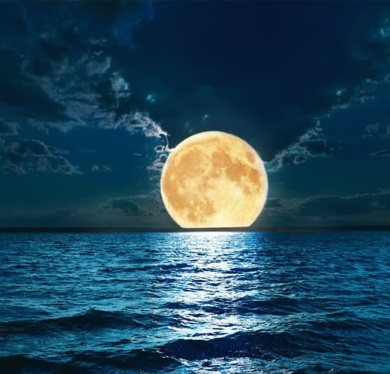 canva super moon over water MADerfmo2Kg