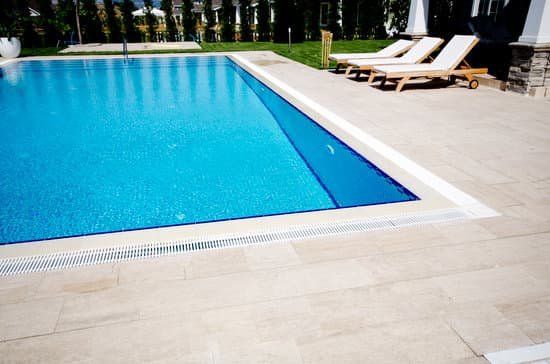 canva swimming pool MAEEWKUGtq0