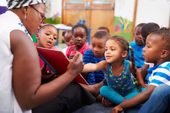 canva teacher reading a book MABeU CaiA0