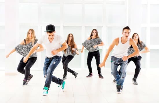 canva teenagers dancing modern dances. MAEEgkRrJJ4