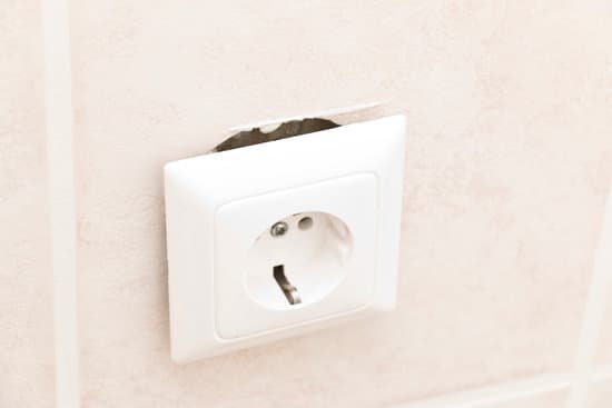 canva torn out european 220 volt outlet MAED5mXP3uc