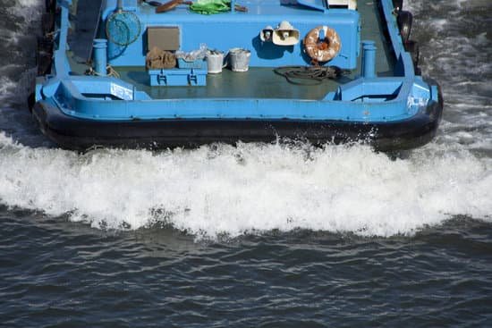 canva tugboats spray MAC HzASevE