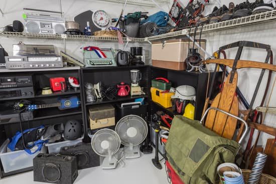 canva vintage garage sale corner MADerJ 0Q s