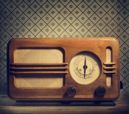 canva vintage radio MADKrAWshh4