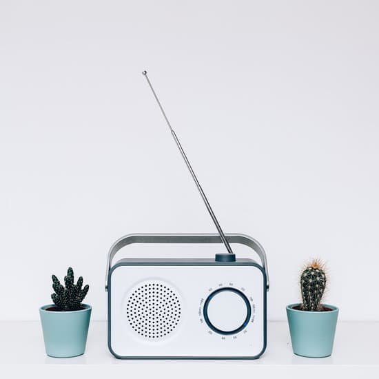 canva vintage radio with home decor MADfzuHzkUI