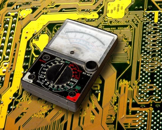 canva volt meter on circuit board MAC9H5g9QNk