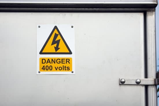 canva warning sign electric 400 volts MAED9jdCFa8