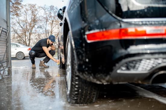 canva washer wiping car wheel MAEJlUeHboc