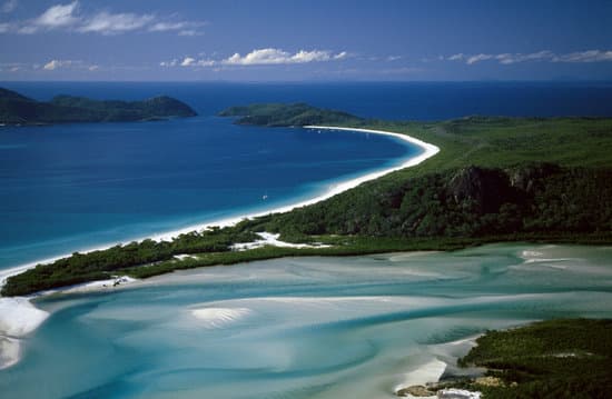 canva whitsunday island MAAgcJoSRDw