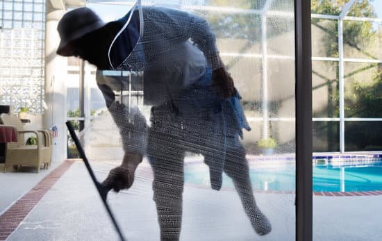 canva window washer cleaning window MAEFmqeYgmc