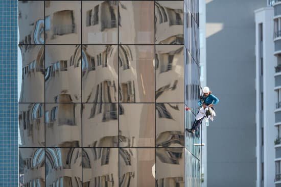 canva window washer of skyscrapers MAEJephIgto