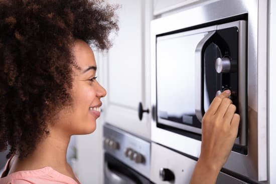 canva woman adjusting temperature of microwave oven MADO7ePrU o
