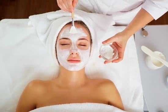 canva woman in mask on face in spa salon MADaF 9ymyU